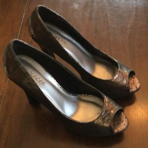 Maurices Black, Shimmering Shoes